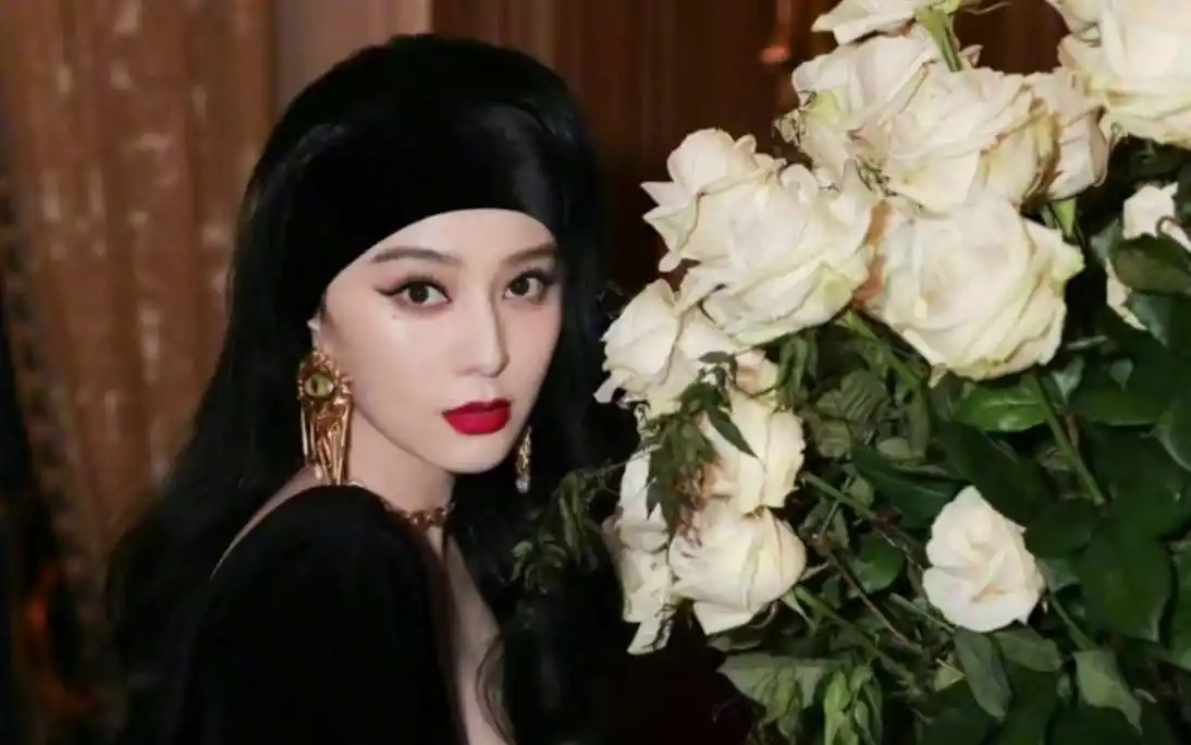 范冰冰:暗影玫瑰#巴黎时装周 #走红毯 #范冰冰