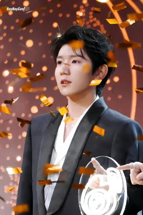 今天好多演出官宣##王源黑胶发货人是王圈