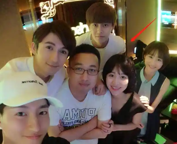 后来,两人结婚生子,不经常露面的聂欢,其实没有太多的自拍照片.