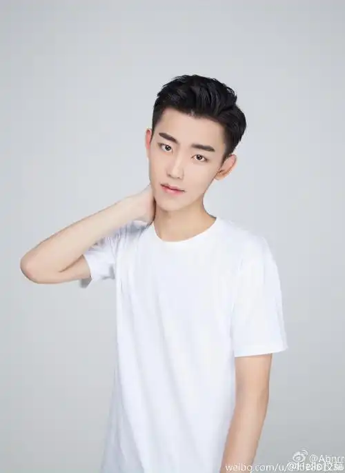 hello校草#粉丝推荐,汪浩,17岁,来自湖北第一高级中学,17级艺考生