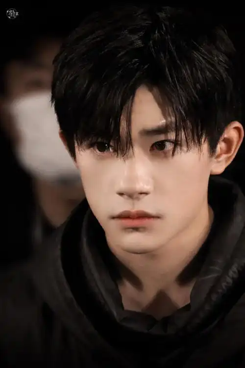 头发丝都是帅的    @tfboys-易烊千玺  #四字 易烊千玺 yyqx 四字弟弟