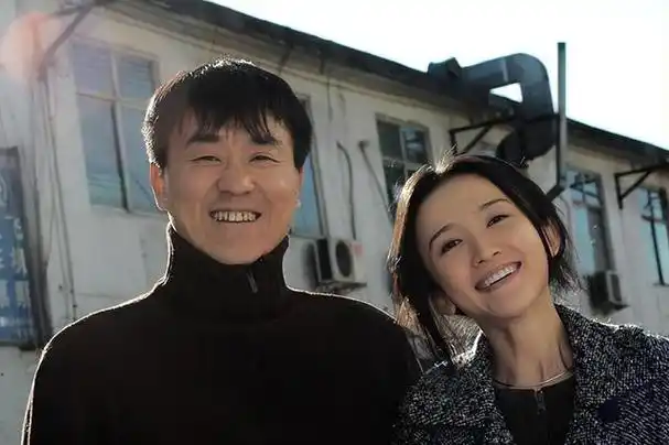 剧照在李海洋不在国内的半年里,何冰却开始为他们两人的日子谋划了