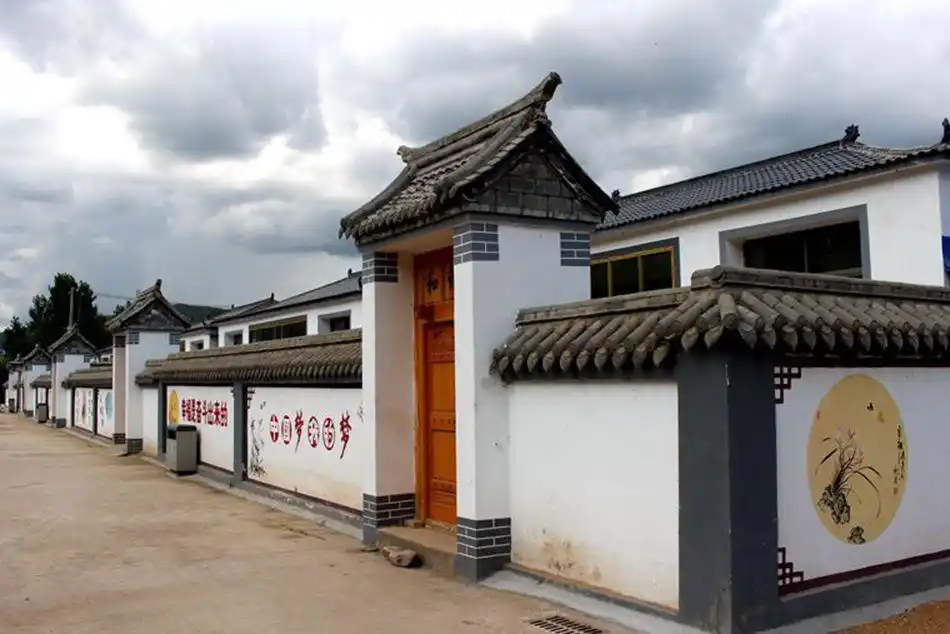 (那坡新农村一角)