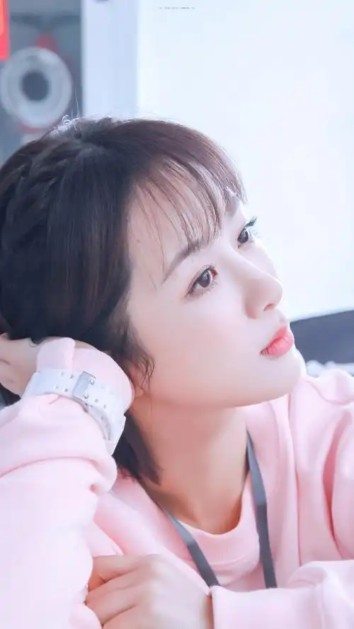 紫圈可爱界顶流佟年崽崽出道两周年快乐95@杨紫图cr:#杨紫余生请多