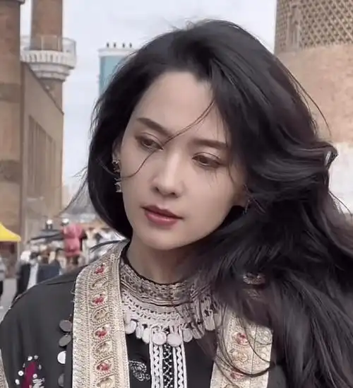 汪峰疑似新恋情被曝光,相差19岁,新女友的身份不简单!