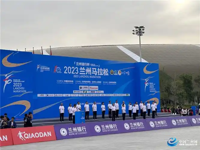 组图2023兰州马拉松鸣枪开跑