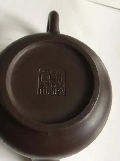 我有一把收藏多年的紫砂壶,印章是徐汉棠的,不知道真伪,有哪位大神帮