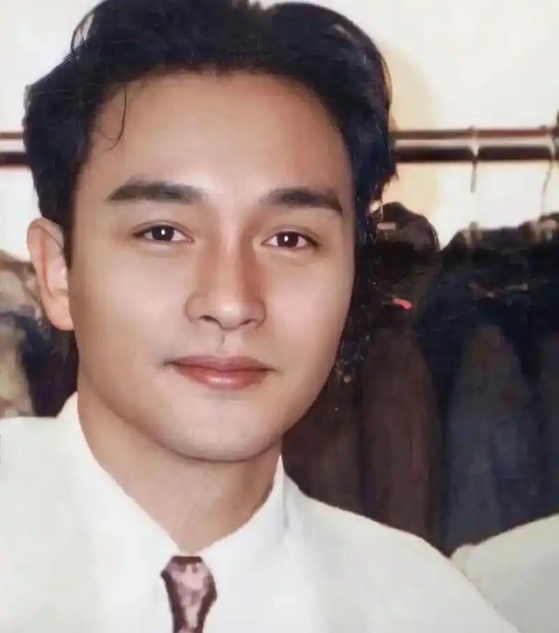 张国荣.对愚人节无感,它的意义只为纪念你. 春天该很好,你若 - 抖音