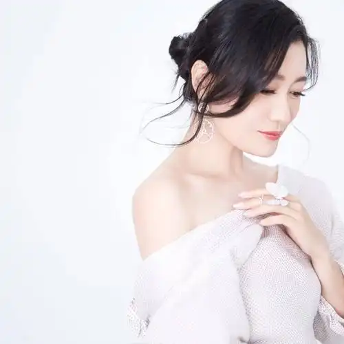 如何评价谭晶的长相