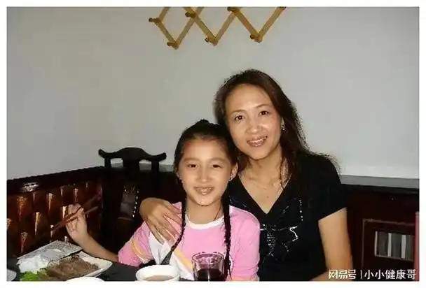 关晓彤能那么优秀全靠她的母亲怪不得她能红透大江南北