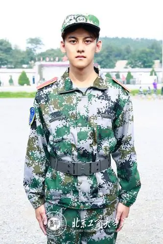 北京工商大学嘉华学院最美军装照寄新生家长6
