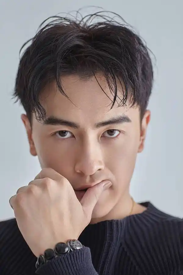 本名郑综腾,1982年6月19日出生于台湾省台中市北屯区,中国台湾影视男