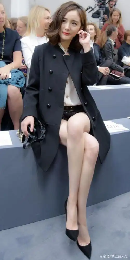 杨幂体重不过百,身材管理超棒 吃米线只吃一根