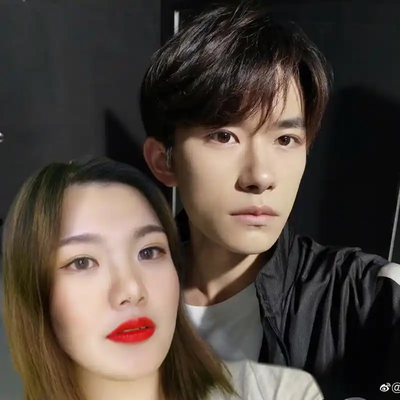 今日是易烊千玺的女朋友