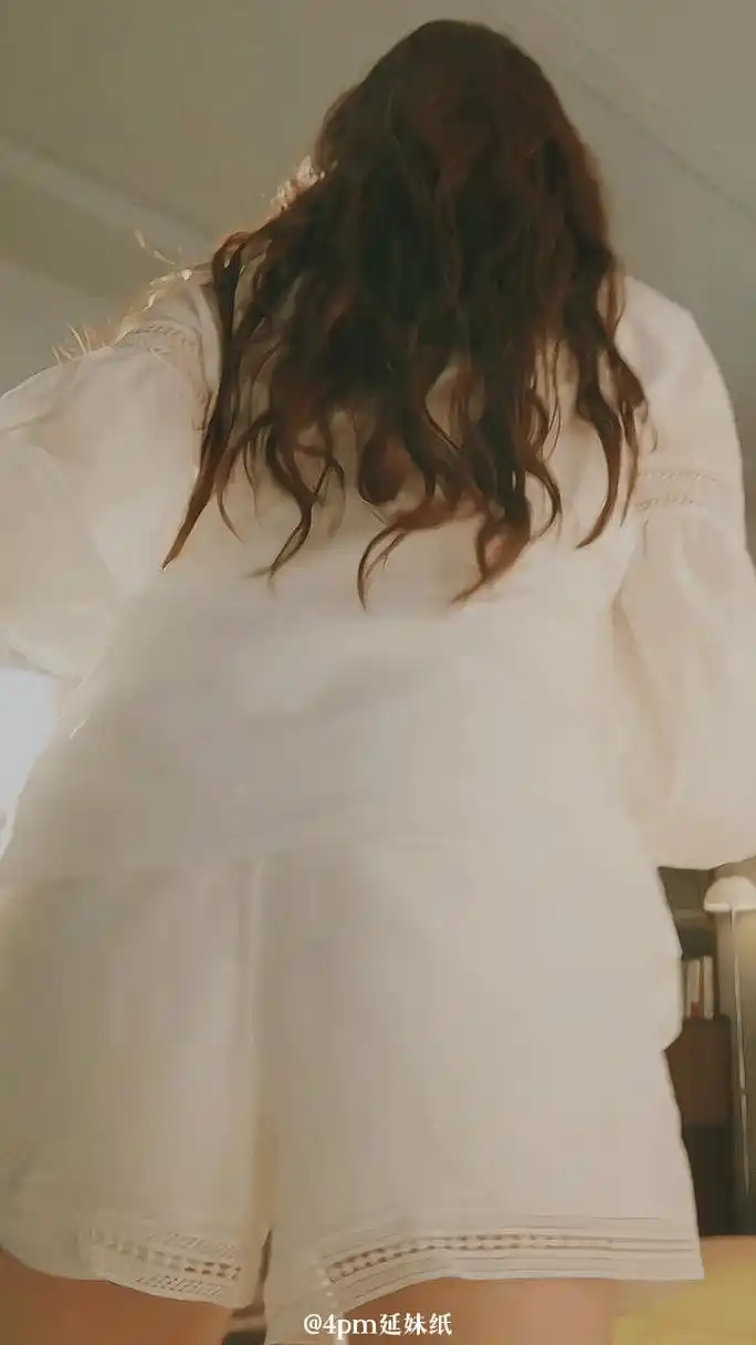 美死我得了[捂脸][捂脸] 白袜子杀伤力:100% 刘亦菲白袜子杀伤力