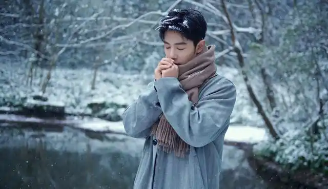 肖战"竹林大片"后续阅读量3.9亿 ,他的脸冻得发红_网易订阅