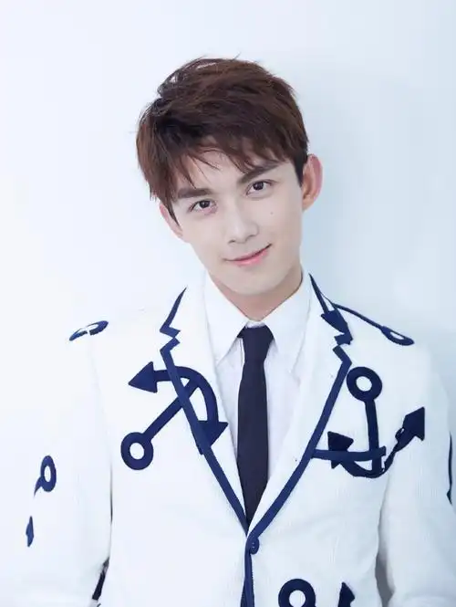 吴磊海军风帅气写真图片29