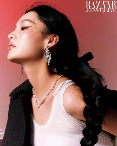 封面明星 | 李沁 意义是我最珍贵的珠宝