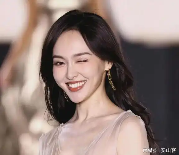 唐嫣已经走向另一条大路,撕开了娱乐圈最后的伪装|杨蓉|周迅|赵丽颖