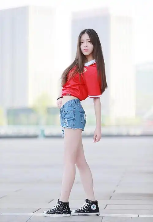 为什么很多矮个子女生钟爱牛仔热裤