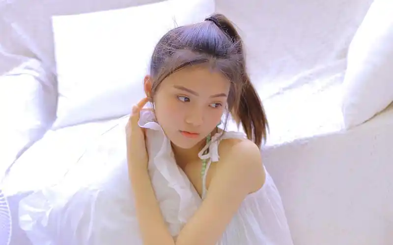 可爱俏皮女生性感写真高清桌面壁纸