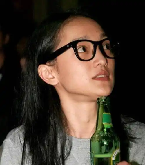 原创周迅早期素颜照曝光无美颜下的脸蛋青涩自然网友好像精灵