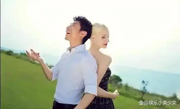 撒贝宁遭到了老丈人一家的取笑,而他的妻子却在一旁偷笑.