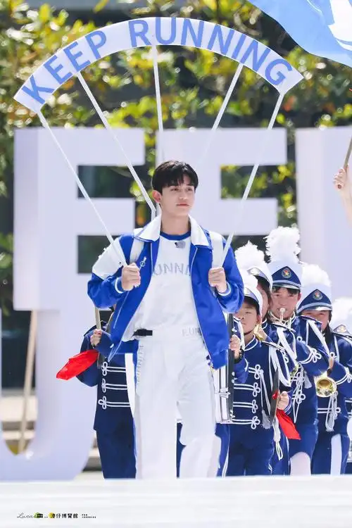 黄旭熙奔跑吧湖洲路透小目标100楼有新图评论区补充