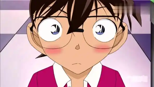 柯南瞬间脸红,这就是致命的官方吐槽?害羞的表情好可爱!