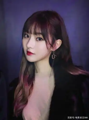 女明星精品收藏snh48成员之一95后新生代女艺人邱欣怡