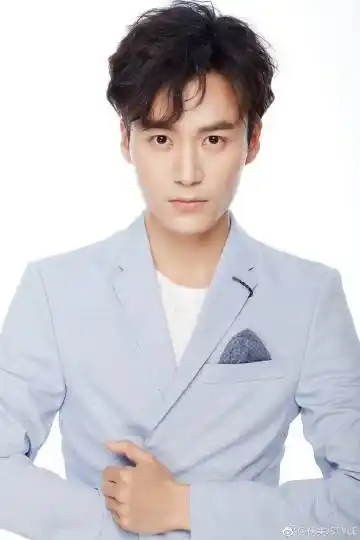 负重的汉武帝刘彻,他是#倾世皇妃#中心狠手辣的楚国亡国太子马度云,他