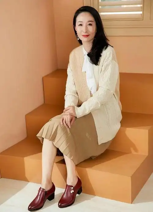 随便穿就可以了……窥小知大,其实真正穿搭得体,气质优雅的中年女人