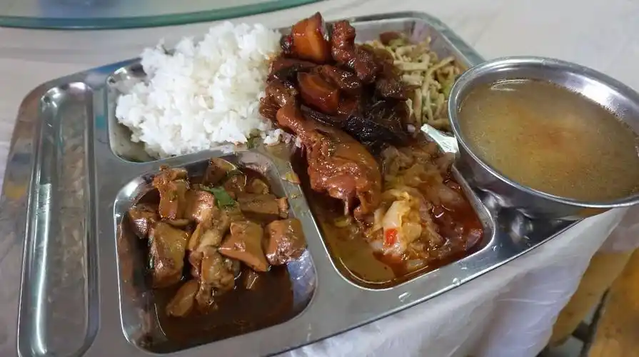 这家"民工食堂",缘何能温暖无数人的胃和心?