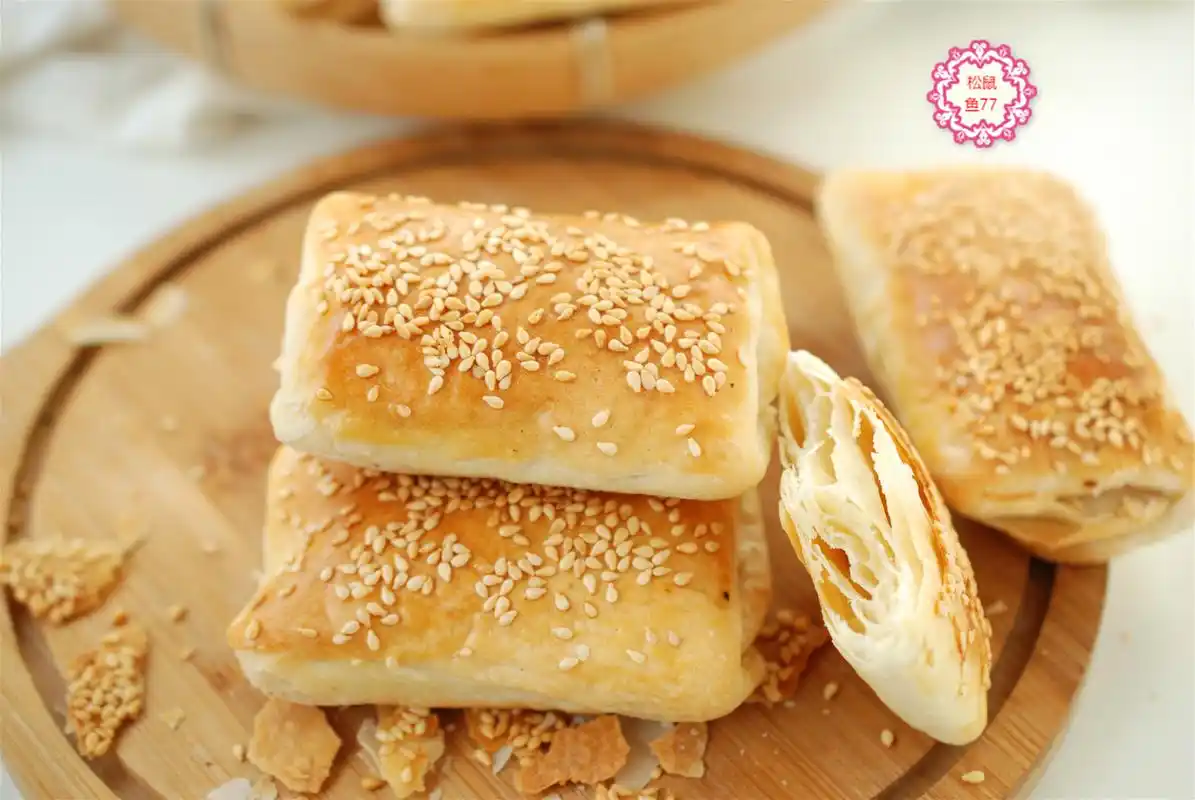 河北的缸炉烧饼,大人孩子都爱吃,只要是河北人没有不知道的,刚出炉的