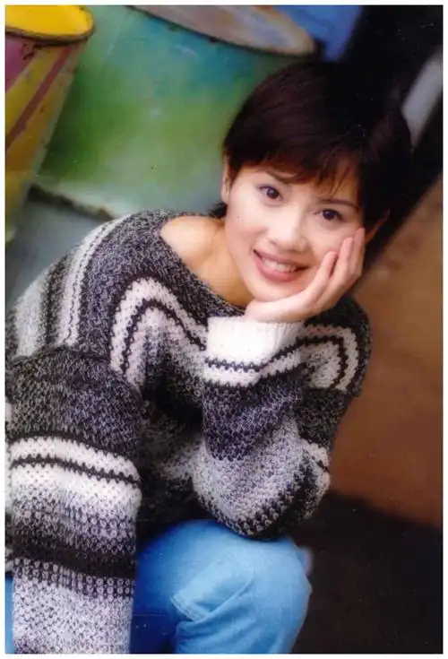 年轻时的陈松伶,人淡如菊又不失甜美,自有一股清新的书卷气__财经头条