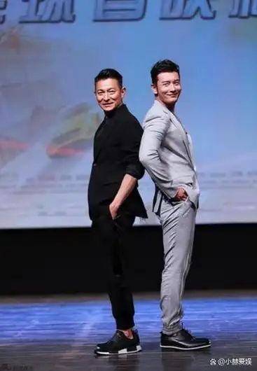周润发身高不到一米八与黄晓明同框对比到底是谁说了谎