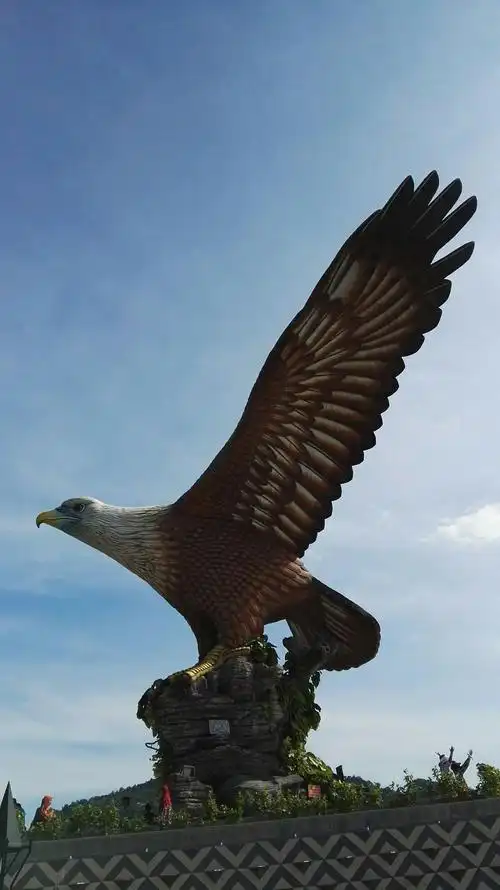 巨鹰广场——老鹰的雄伟姿态,象征着兰卡威就像展翅高飞的老鹰一样