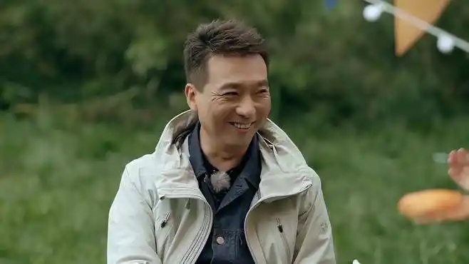 主持团词语成句接龙,李梓萌爆笑填词,逗得康辉笑不停丨你好生活-影视