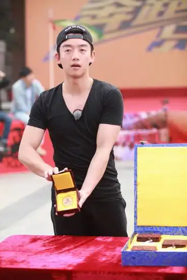 《奔跑吧》郑恺联手baby再现"情侣档"|奔跑吧兄弟|郑恺|angelababy