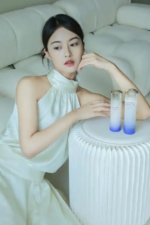 晚间护肤|养出透嫩水光肌  如果你最近加班熬夜,第二天肌肤状态变得