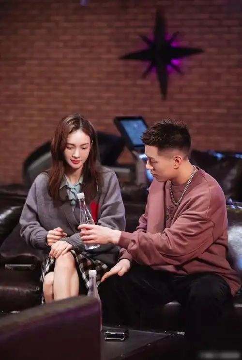 认同闪婚这次金晨的恋爱能成一年三部剧都比不上恋情的热度