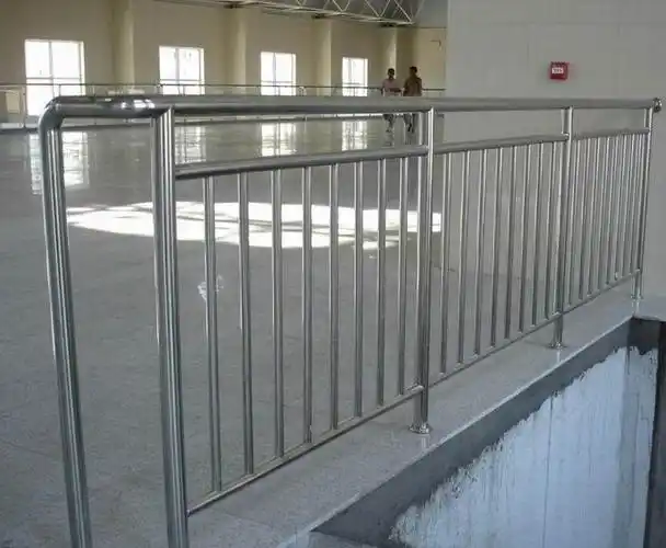 不锈钢阳台护栏厂家