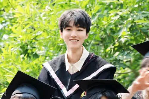 毕业照-王俊凯小册-话本小说网