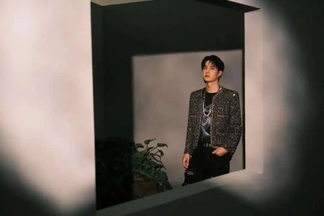 王一博壁纸啵啵全新无感舞台太绝了真的扭到我心里了