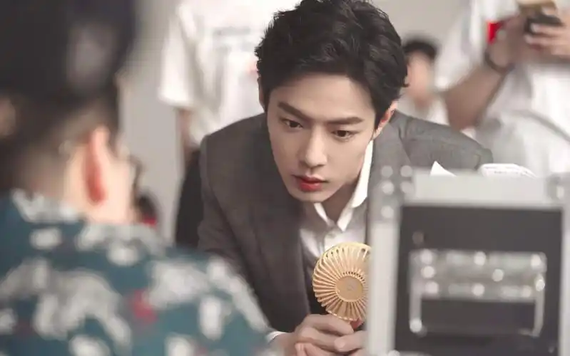 肖战夺2020全球最帅100人冠军成首次登顶该榜单中国艺人