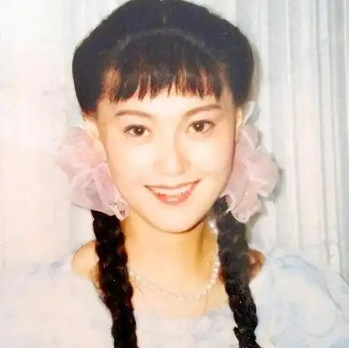 42岁无人敢娶的宋佳已经活成了一个笑话