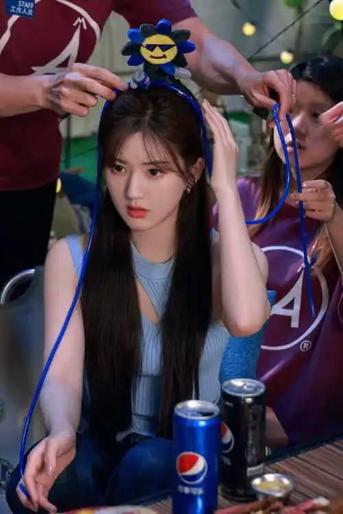 赵露思长发及腰优雅时尚写真_赵丽颖_评价_发型