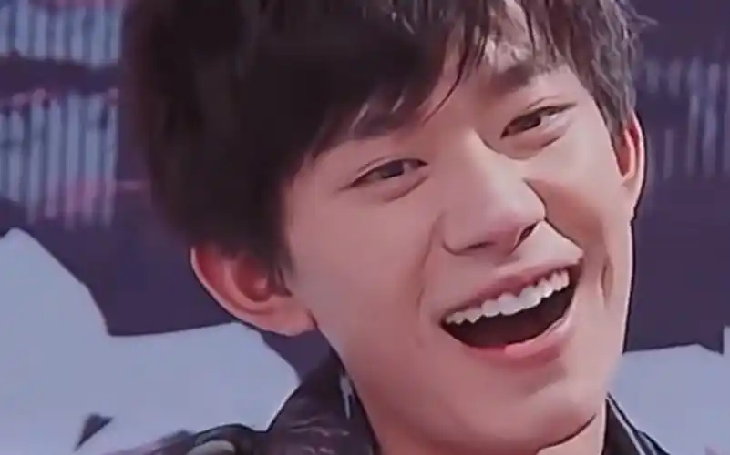 易烊千玺的笑真的让人沦陷了