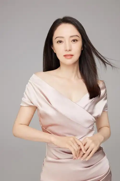 时代面孔董璇爱自己就是人间清醒