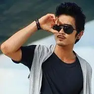 小胡子男生头像成熟稳定戴眼镜小胡子的男人